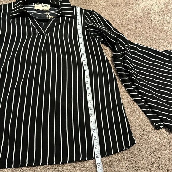 Savanna Jane blouse with bell sleeves ! Size small black and white NWT - Picture 6 of 8